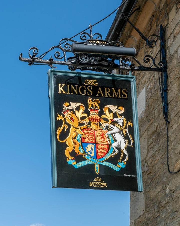 The Kings Arms Hotel Melksham Esterno foto